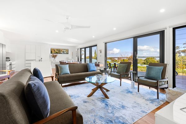 Lakeviews – Pet Friendly with Fireplace