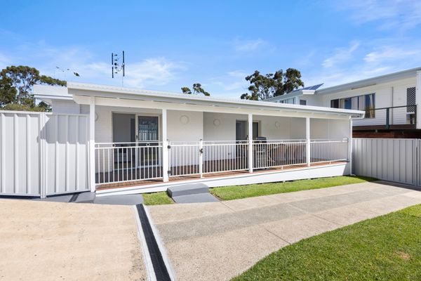 Villa Burra – Pet Friendly – 5 Mins Walk to the Beach