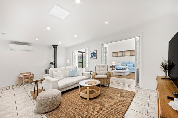 Bay Bliss – Fireplace – 3 Mins Walk to Beach