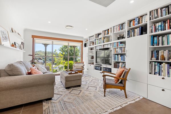 Moonraker – Fireplace with Swimming Pool