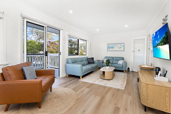 Sunset Sanctuary – Pet Friendly – 5 Mins Walk to Beach