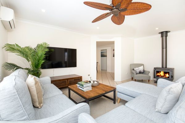 Delamere – Pet Friendly with Firepit & Fireplace