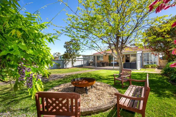 Delamere – Pet Friendly with Firepit & Fireplace