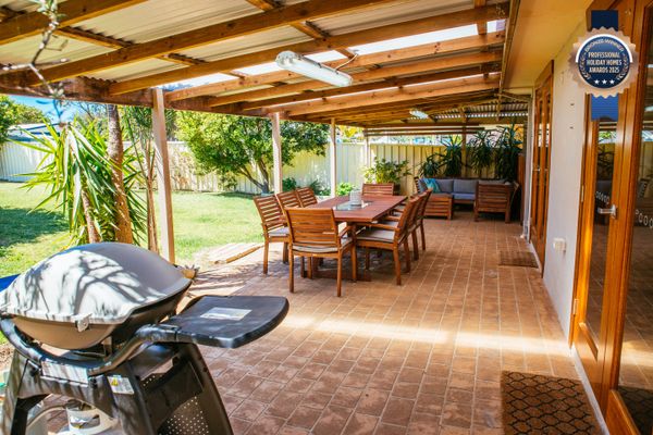 Sunbaker – Pet Friendly Awards Finalist – 4 Mins Walk to Culburra Beach