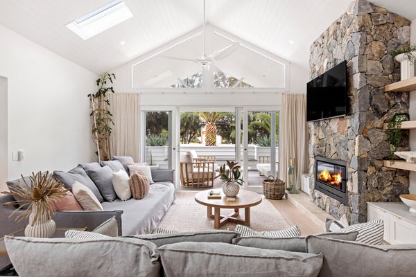The White House – Pet Friendly with Heated Swimming Pool