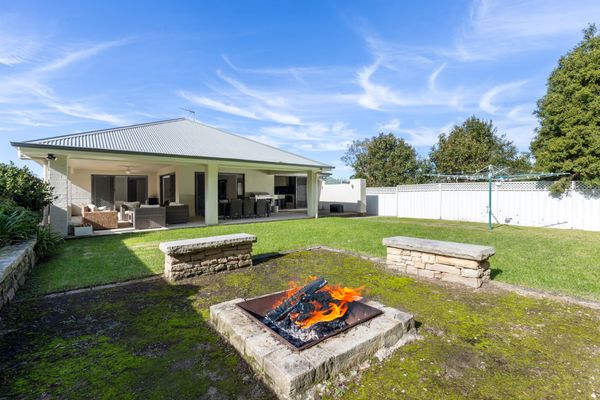 Coastal Retreat – Pet Friendly with Fire Pit