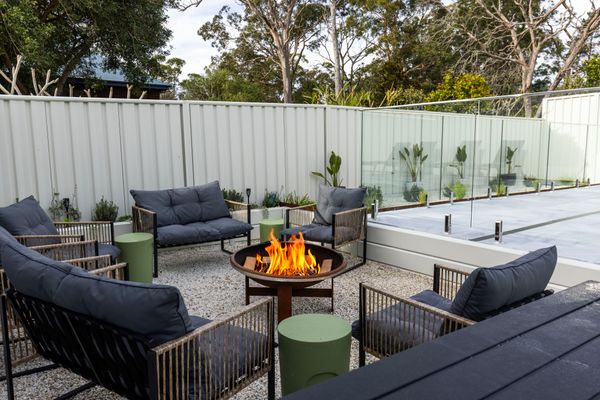 Samphire House – Fireplace with Heated Swimming Pool