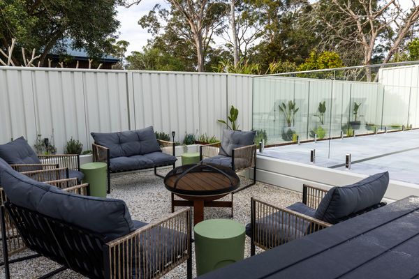 Samphire House – Fireplace with Heated Swimming Pool