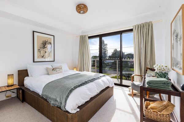 The Beach Bach – Pet Friendly with Firepit