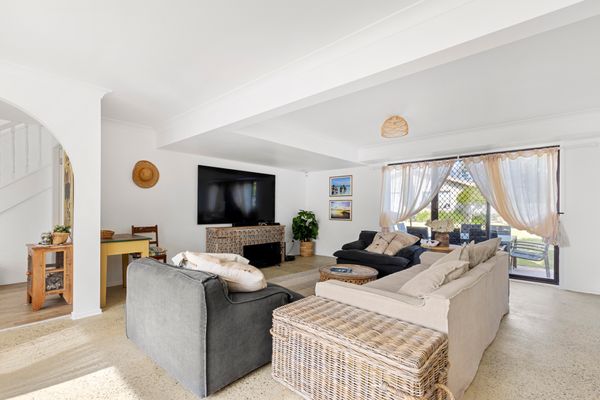 The Beach Bach – Pet Friendly with Firepit