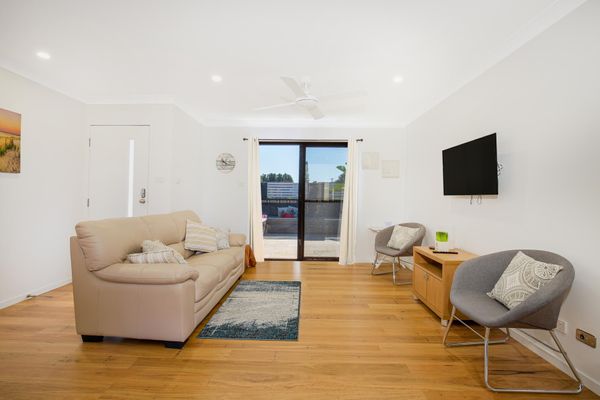 Villa Zelma – Pet Friendly – 4 Min Walk to Beach
