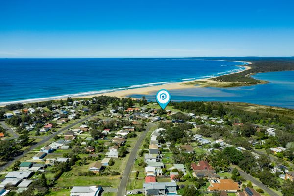 Amazing beach only a few minutes walk away, Easy access to an amazing surf beach for surfing