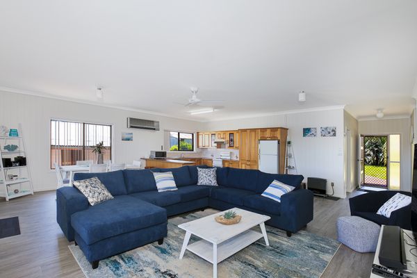 Bayview – Absolute Waterfront with Jetty – 5 Mins to Hyams Beach