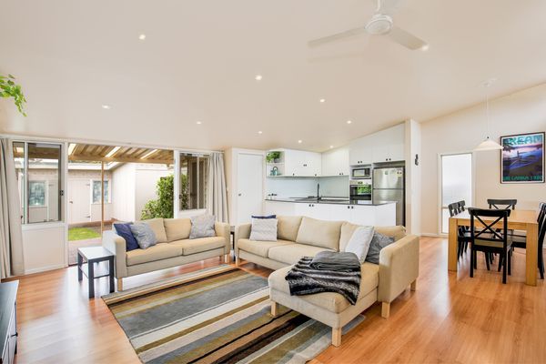 The Deckhouse – Pet Friendly – 2 Mins to Beach