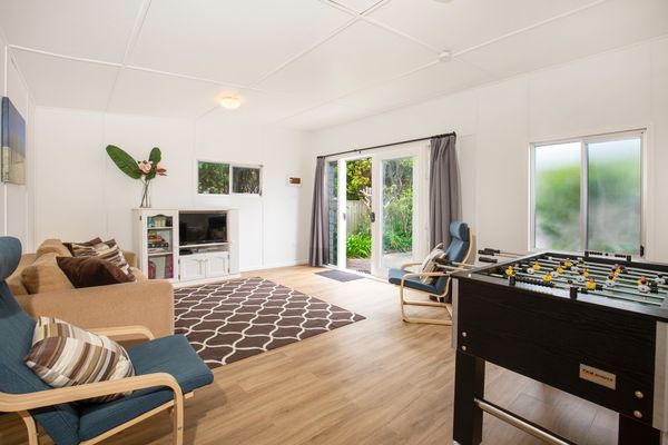 The Deckhouse – Pet Friendly – 2 Mins to Beach