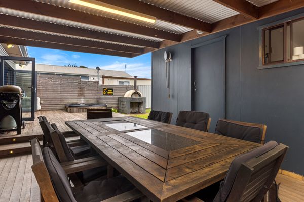 Bluetongue: Pet Friendly with Spa – 4 Mins to Beach