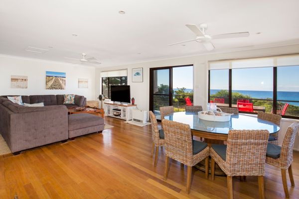 Endless Summer – Absolute Beachfront – Pet Friendly