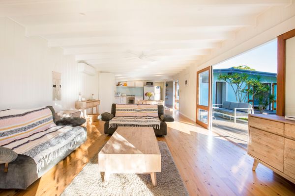 Beachwood – Firepit – Pet Friendly – 2 Mins Walk to the Beach