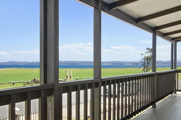 Hibiscus Close Beach Front Living
