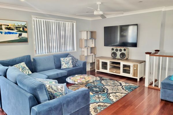 Seachange – Vincentia –  with water views and outdoor entertaining area – FREE WIFI, Pet Friendly