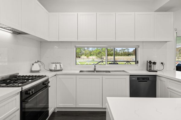 Holiday Homestead – Large Farm Stay Style Home