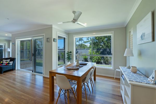 Charis by the Bay – 4 bedrooms – 5 mins to beach