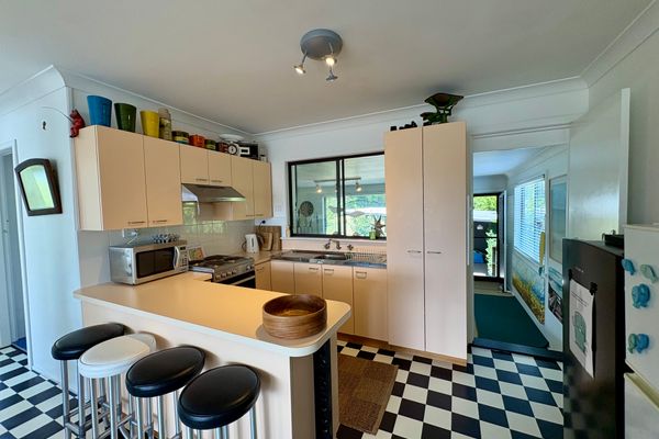 Shack No. 5  A Quirky, Retro Beach Escape in Jervis Bay!