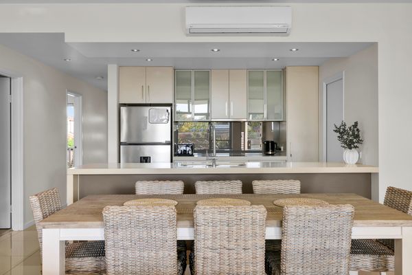 Our Beach House at Husky – Stay for 3 Pay for 2! Relax in Style