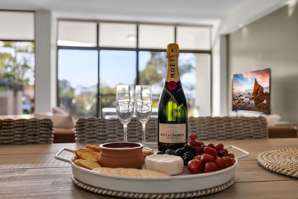 Our Beach House at Husky – Stay for 3 Pay for 2! Coastal Couples Escape