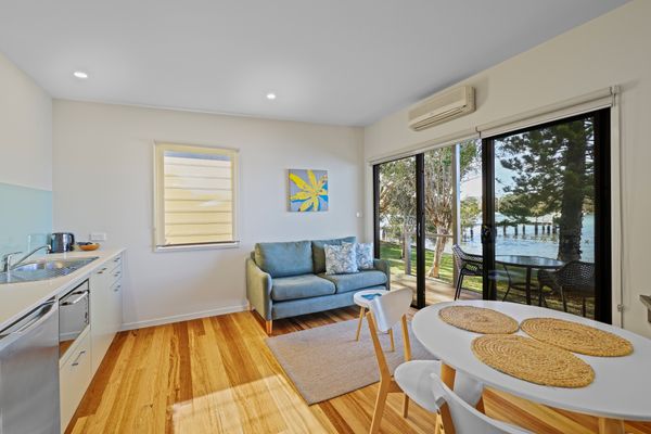 Anglesea Waterfront Bungalow with Spa