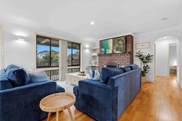 Berry Beach House by Book Jervis Bay  – Spacious Dual Living Retreat in Vincentia 3 Mins Walk to the Beach