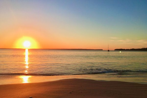 Berry Beach House by Book Jervis Bay  – Spacious Dual Living Retreat in Vincentia 3 Mins Walk to the Beach