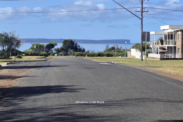 Barefoot on Collingwood  by Book Jervis Bay– Your Beachside Escape in Vincentia