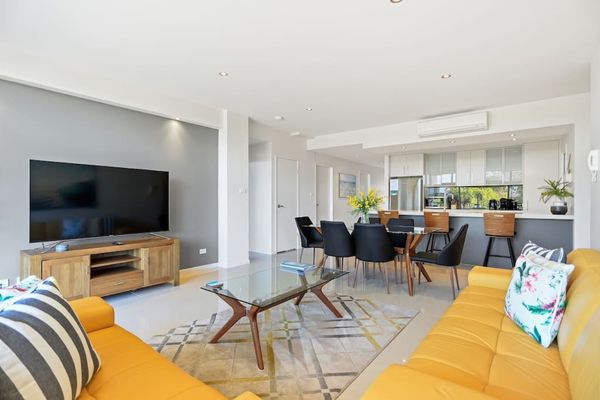 Aqua Shores – 1 Bedroom couples stay –  WIFI, Linen, Netflix and A/C