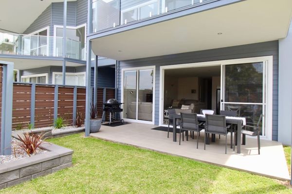 Avalon Apartment – Heart of Huskisson (Free WIFI, Linen, A/C, Netflix & Garage)