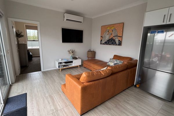 Blue Water Lane Apartment – Stylish Coastal Retreat for Two