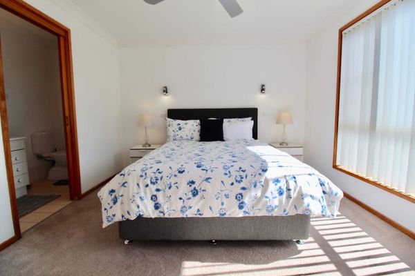 Coastal Getaway – Free WIFI, linen & GAMES ROOM