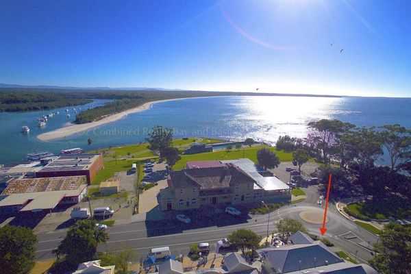 SIMPLY THE BEST by Book Jervis Bay Waterviews over the park