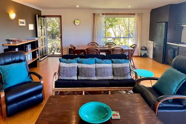 Kookaburra Dreaming by Book Jervis Bay – Only 400m from the beach
