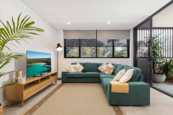 FegA104/15 – HuskySun by Experience Jervis Bay