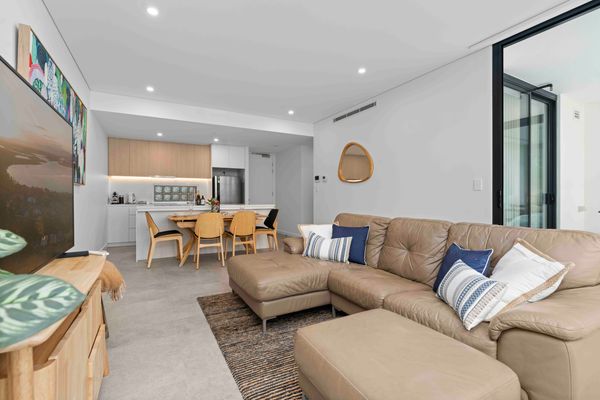 FegAG02/15 FYVE@Allura by Experience Jervis Bay