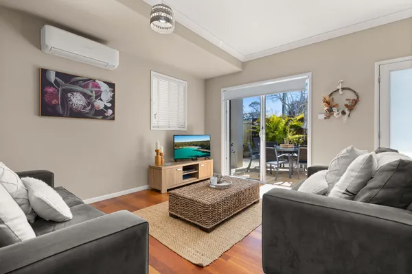 Mor1/6 – Husky Haven by Experience Jervis Bay