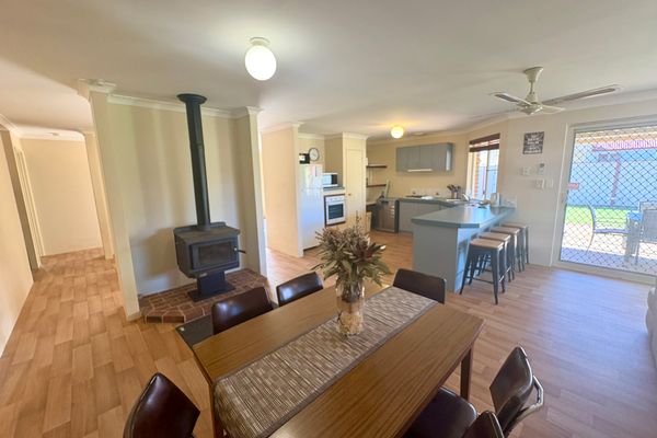 Holiday Retreat on Lorikeet