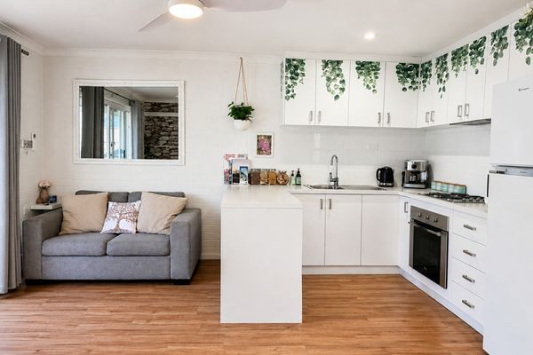 Peaceful Parkside Oasis Walk to Beach & CBD
