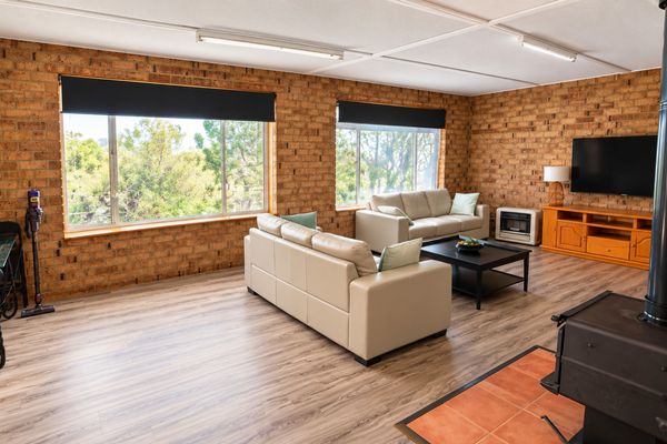 Ash & Rose Retreat