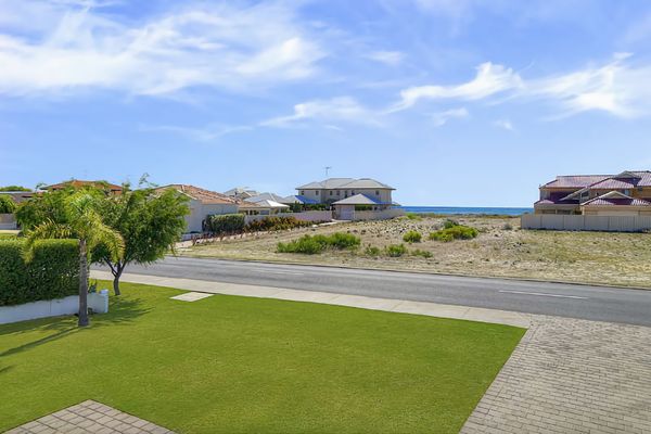 Busselton Beach House with WiFi