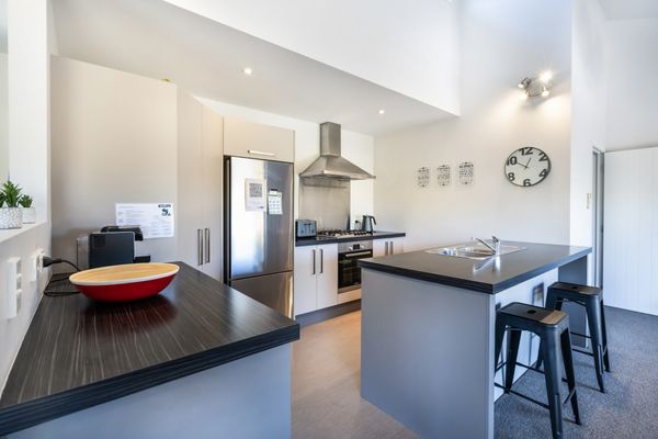 Sunny Private and Comfortable