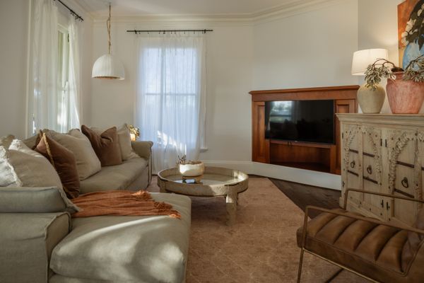 Hinterland House – The Full Estate