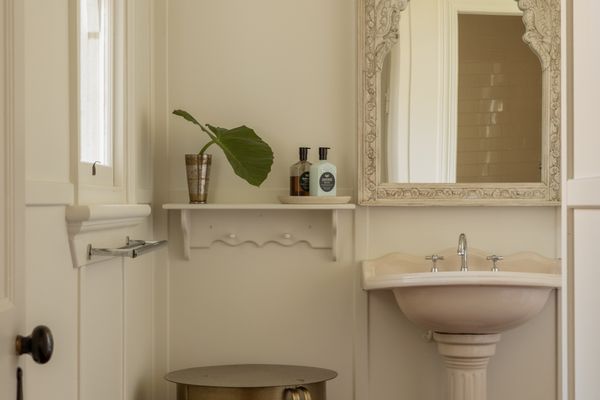 Hinterland House – The Full Estate