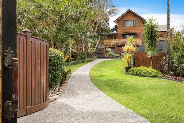 Belongil Beach House & Cottage